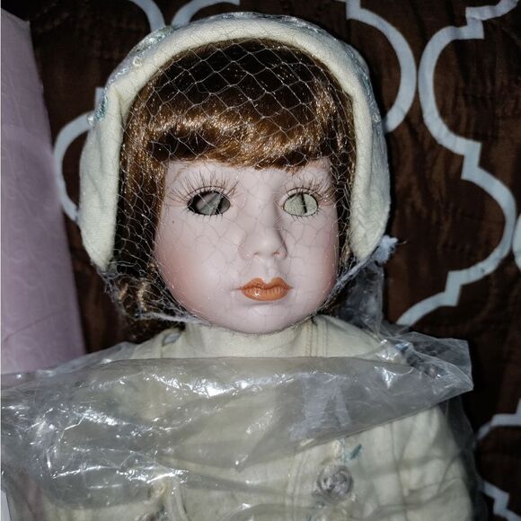 Collector's Porcelain vintage doll - Picture 4 of 12